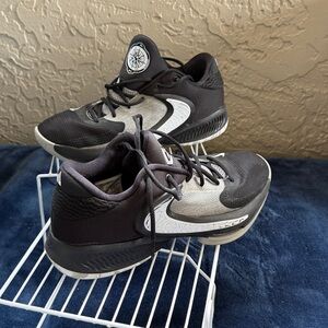 Nike Zoom Freak 4 "Zeus" Sneakers Men's Size 10 Giannis